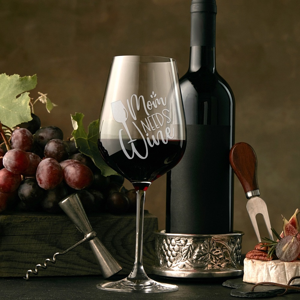 Calice Vino con Scritta “Mom Needs Wine”